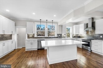 311 W Main St in Purcellville, VA - Building Photo - Building Photo