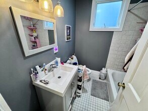 124 Calumet St, Unit 2 in Boston, MA - Building Photo - Building Photo