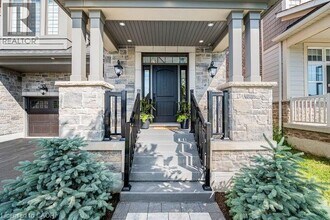 323 Harold Dent Trl in Oakville, ON - Building Photo - Building Photo