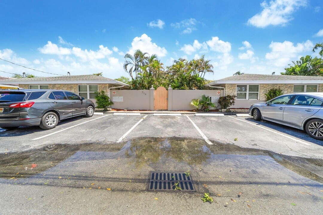 924 NE 17th Terrace in Fort Lauderdale, FL - Building Photo