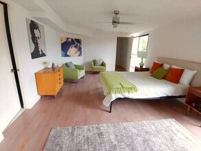 654 N Virgil Ave in Los Angeles, CA - Building Photo - Building Photo