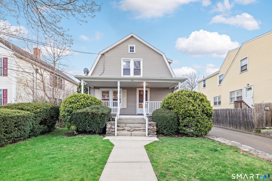 151 Seaside Ave in Stamford, CT - Building Photo