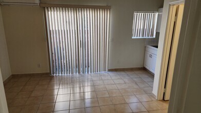 8606 Remick Ave in Sun Valley, CA - Foto de edificio - Building Photo