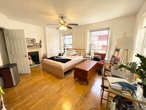 24 Joy St, Unit 4CP in Boston, MA - Building Photo - Building Photo