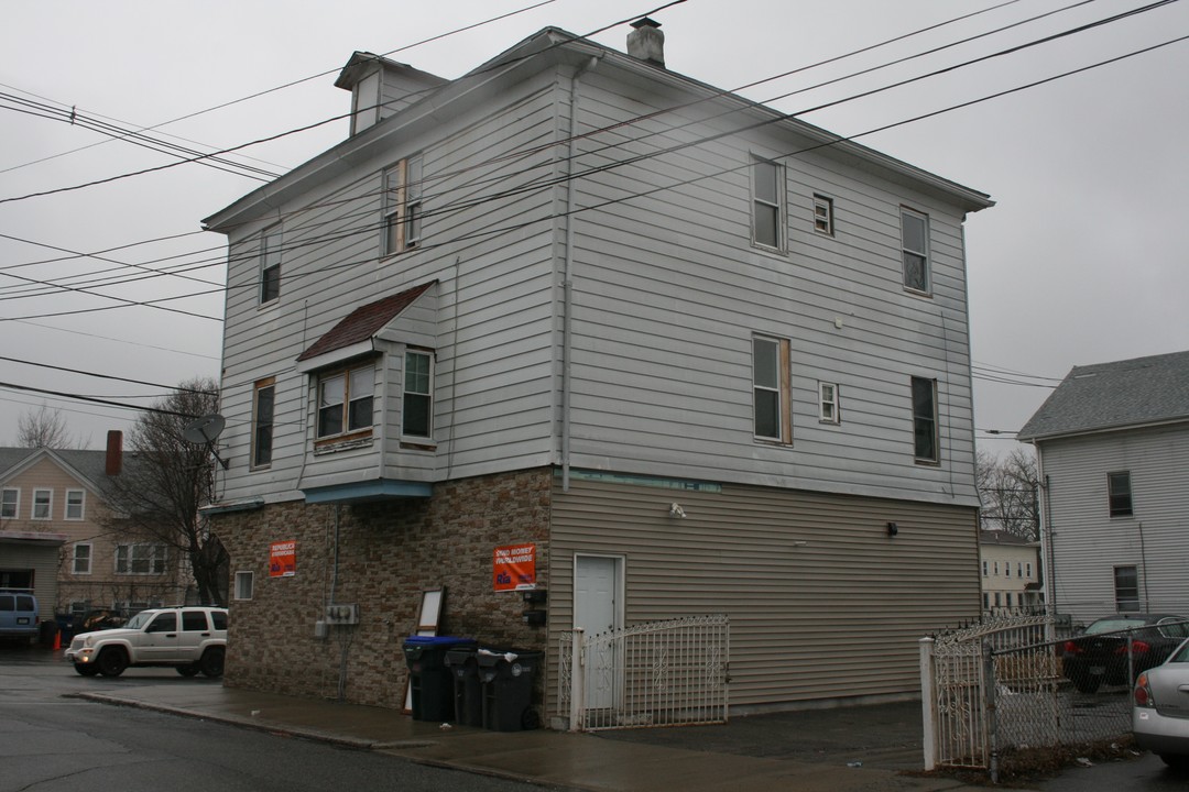 664 Plainfield St in Providence, RI - Foto de edificio