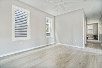 144 W 5th St-Unit -2 in Bayonne, NJ - Foto de edificio - Building Photo