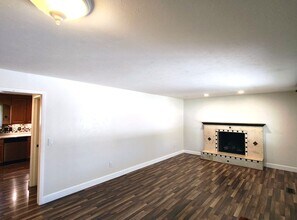 9961 Blossom Dr in Sandy, UT - Building Photo - Building Photo