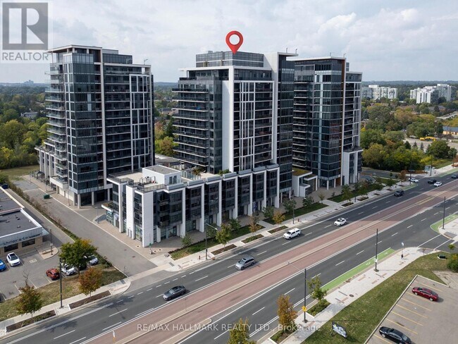 9600 Yonge St in Richmond Hill, ON - Building Photo - Building Photo