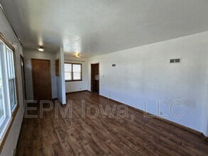 412 Sherman Ave in Waterloo, IA - Building Photo - Building Photo