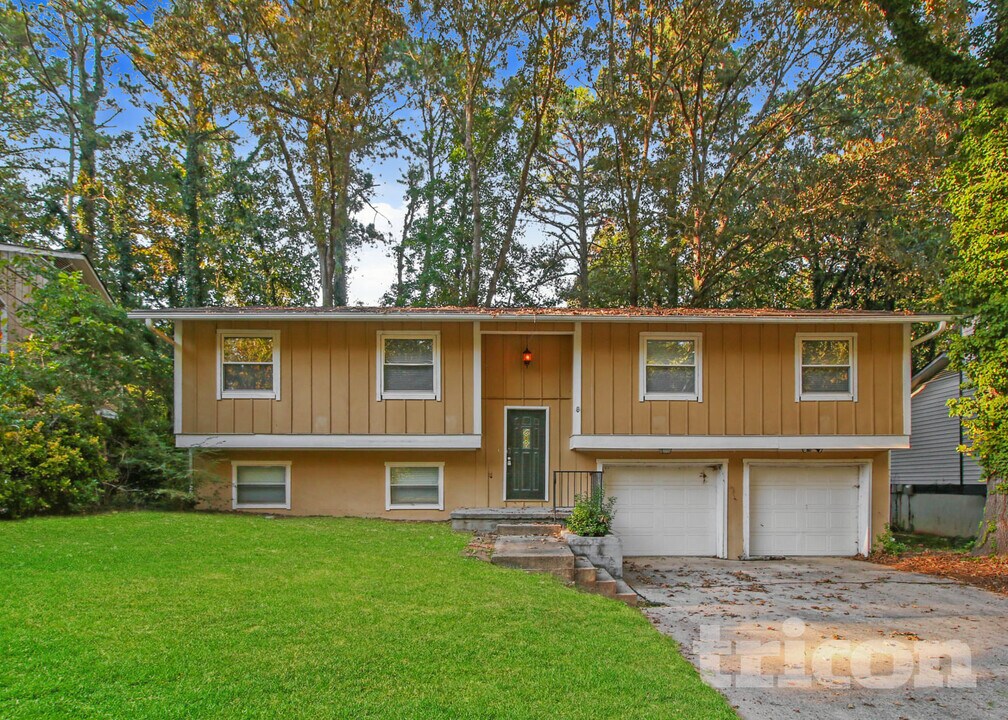 2574 Northbrook Rd in Snellville, GA - Foto de edificio