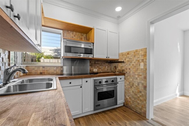 738 Fernwood Rd in Key Biscayne, FL - Building Photo - Building Photo