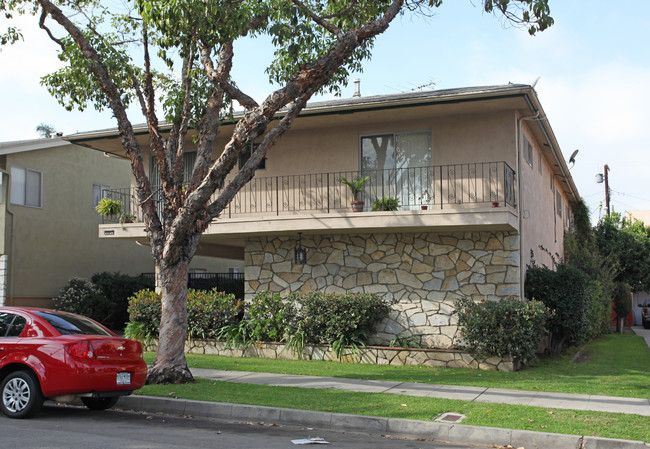 2335 Cedar Ave in Long Beach, CA - Building Photo - Building Photo