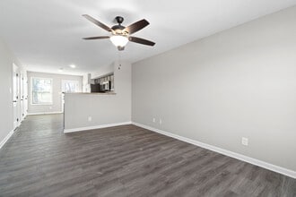 1032 Glenkirk Dr in Clarksville, TN - Foto de edificio - Building Photo