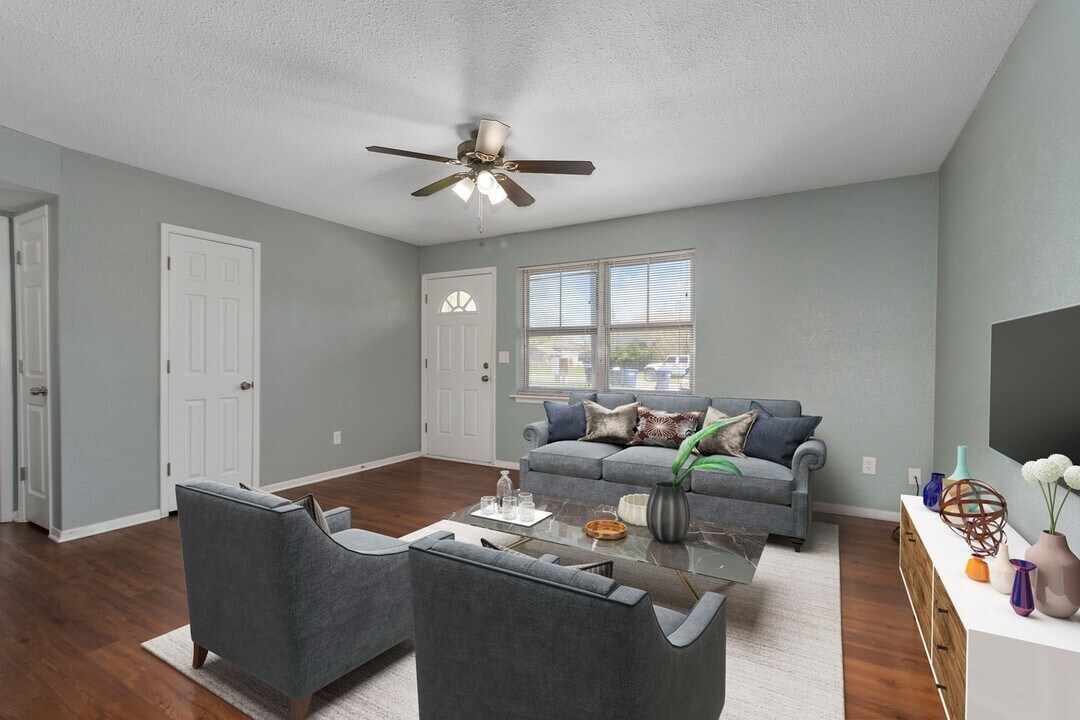 216 SE Wingate St in Lee's Summit, MO - Building Photo