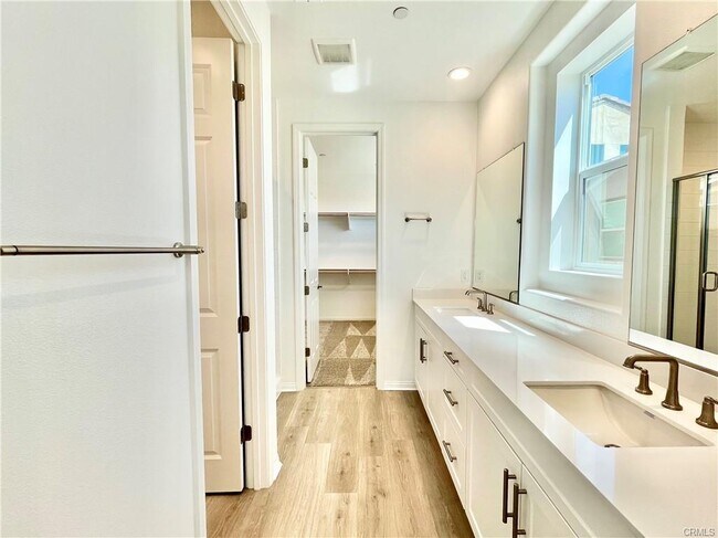 27360 Alpine Mdws Ct in Valencia, CA - Building Photo - Building Photo