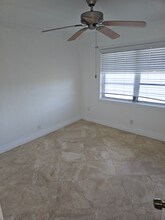 422 Lakeside Dr in Margate, FL - Building Photo - Building Photo