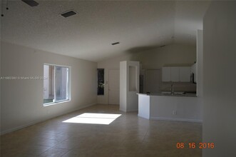 814 San Remo Dr in Weston, FL - Building Photo - Building Photo