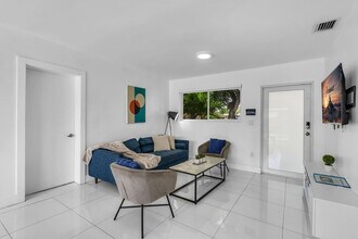 7061 Coolidge St in Hollywood, FL - Building Photo - Building Photo