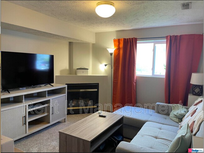 3103 Lone Tree Rd in Bellevue, NE - Foto de edificio - Building Photo