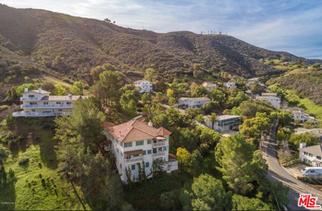 456 S McKnight Rd in Thousand Oaks, CA - Building Photo - Building Photo