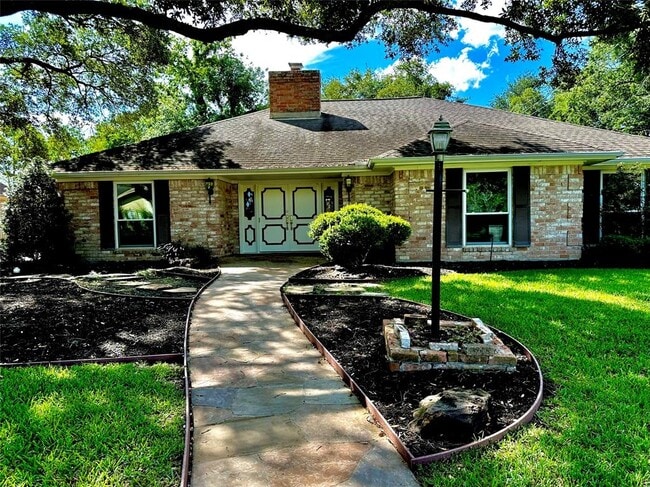 property at 3007 Broadmoor Dr