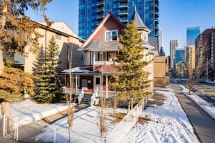 302 14 Av SW in Calgary, AB - Building Photo