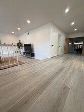 17344 Hartland St in Van Nuys, CA - Building Photo - Building Photo