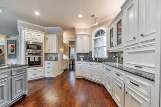 8311 Shoregrove Dr in Humble, TX - Building Photo - Building Photo