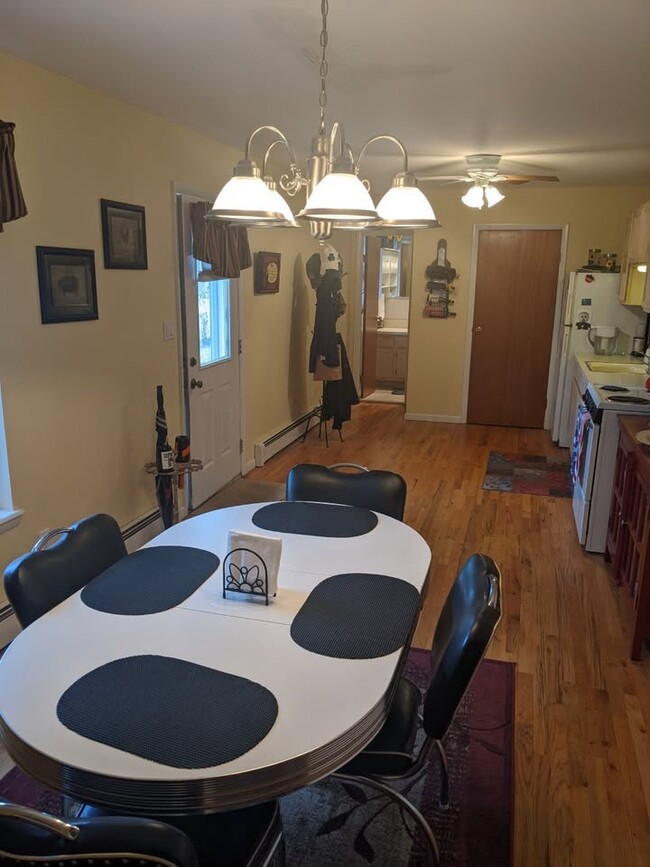 453 Lake Ave S, Unit Apartment
