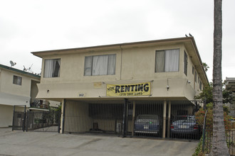 162 N Mariposa Ave in Los Angeles, CA - Foto de edificio - Building Photo
