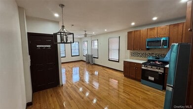 686 E 98th St in Brooklyn, NY - Building Photo - Building Photo