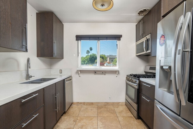 1435 N Fairfax Ave, Unit 19 in West Hollywood, CA - Foto de edificio - Building Photo