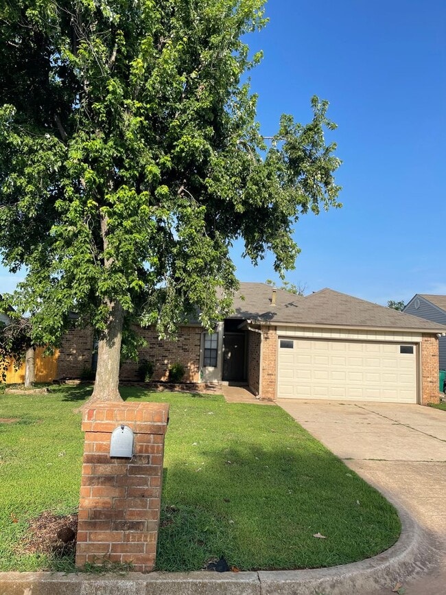 1201 Edinburg Dr in Yukon, OK - Building Photo - Building Photo