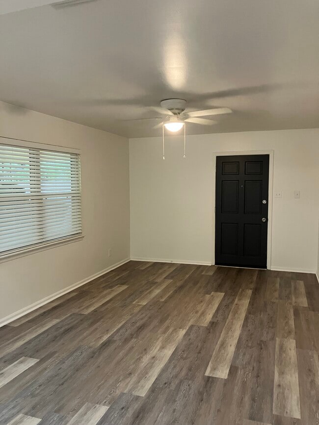 23 Rosemunn Dr, Unit B in Little Rock, AR - Foto de edificio - Building Photo