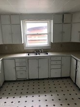 933 W Southern Ave-Unit -Apt 1 in Muskegon, MI - Building Photo - Building Photo