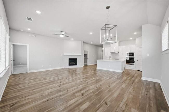 1620 Mcdougall Crk in Van Alstyne, TX - Foto de edificio - Building Photo