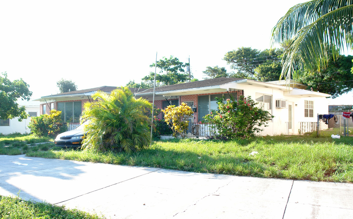 2230 NE 172nd St in North Miami Beach, FL - Building Photo