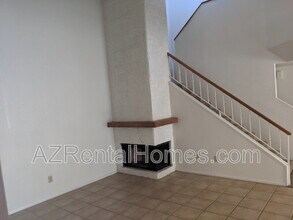 819 N College Ave in Tempe, AZ - Foto de edificio - Building Photo