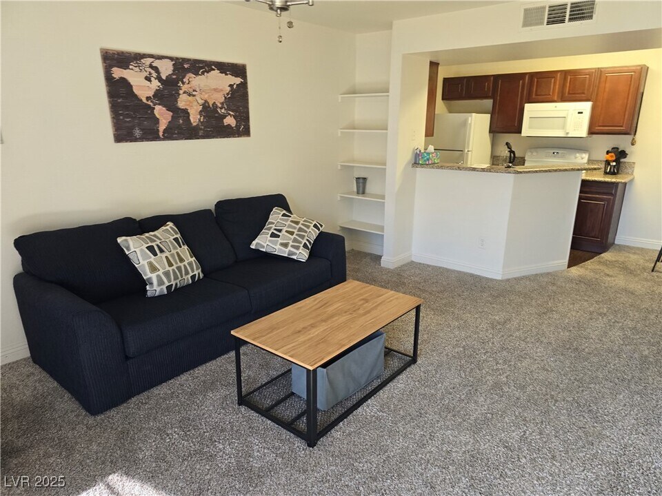 5166 S Jones Blvd in Las Vegas, NV - Building Photo