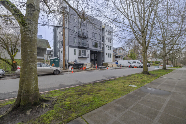 Graceland in Seattle, WA - Foto de edificio - Building Photo