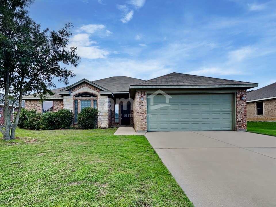 730 E Sheila Cir in Joshua, TX - Building Photo