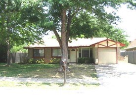 1613 Whiteoak Dr in Garland, TX - Building Photo