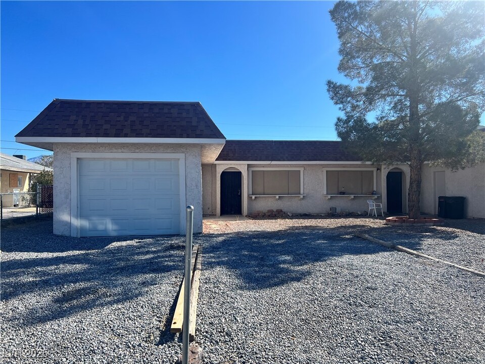 1921 Sycamore Ave in Pahrump, NV - Building Photo