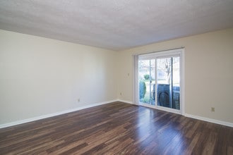 1536 Coombs Dr in Tallahassee, FL - Building Photo - Building Photo