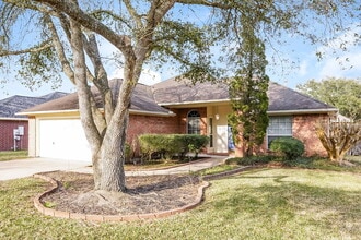 814 Courtside Dr W in League City, TX - Building Photo - Building Photo