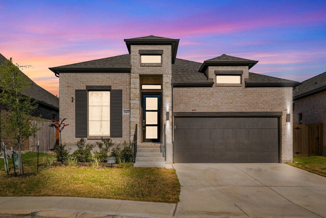 9437 Iron Keeper in San Antonio, TX - Building Photo