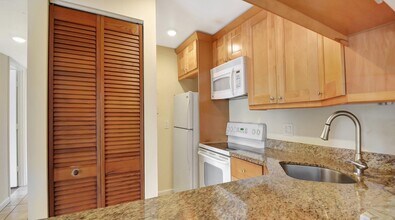 616 Sea Pine Way in Greenacres, FL - Building Photo - Building Photo
