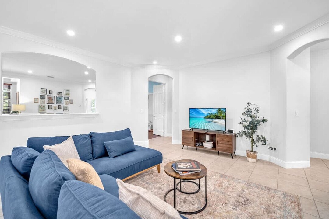 15963 SW 97th Terrace in Miami, FL - Building Photo
