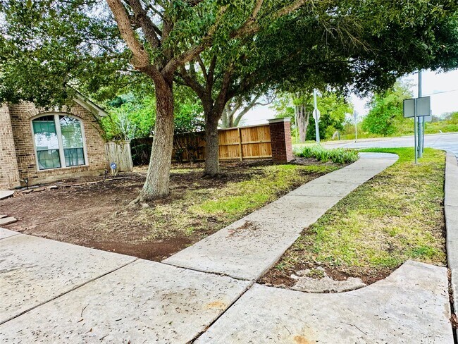 5643 Walnut Glen Ln in Rosenberg, TX - Foto de edificio - Building Photo