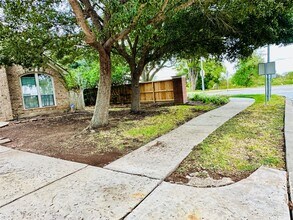 5643 Walnut Glen Ln in Rosenberg, TX - Building Photo - Building Photo